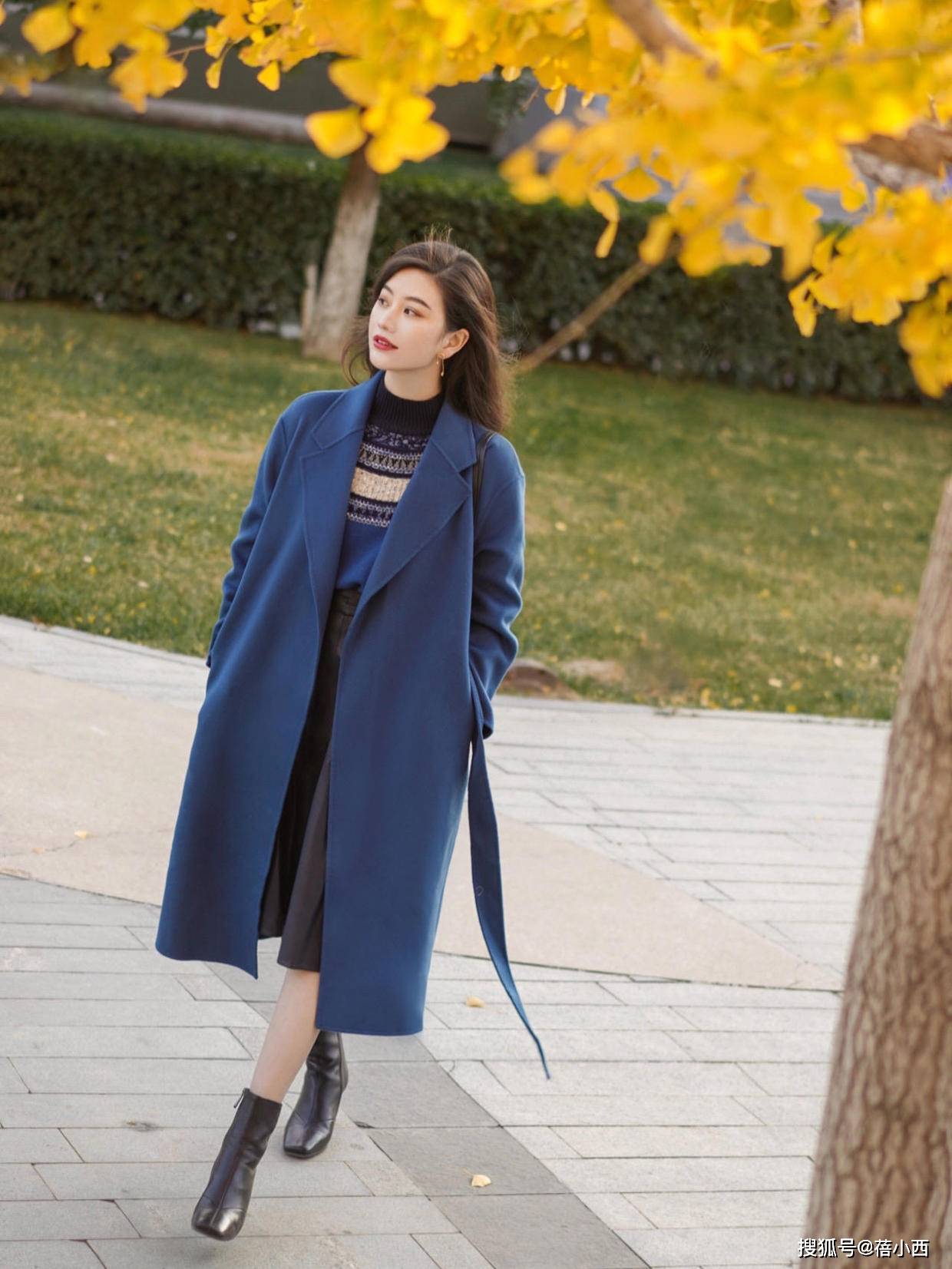 黑色 冬季穿这5个“神仙色大衣”真香，搭配牛仔裤、半身裙高级显气质