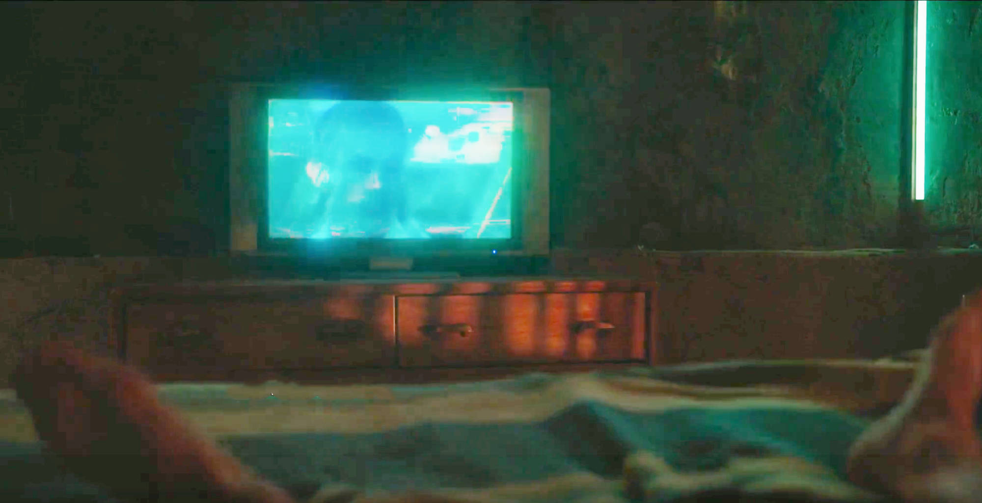 电视机|《毒液2》彩蛋太炸裂！蜘蛛侠将跟毒液同框，一起激战血清