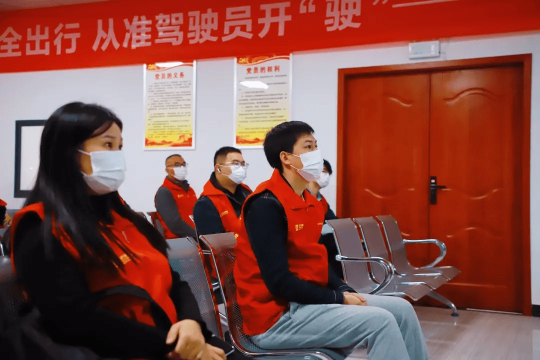 准司机们上课啦!交通安全从