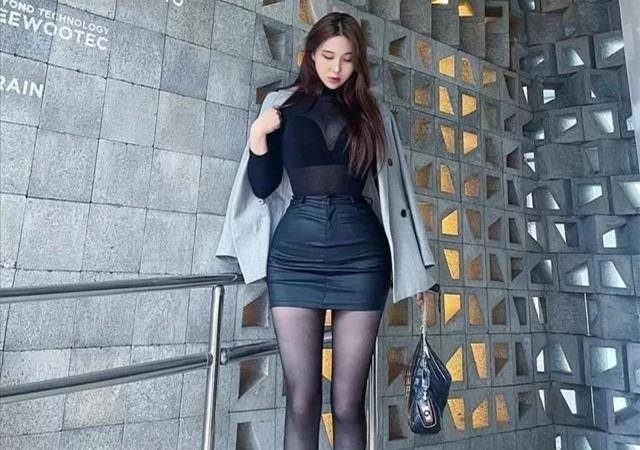 女孩子170轻甜模特，多看一眼都会痴迷，迷人蜜桃臀男生想要的模样她都有