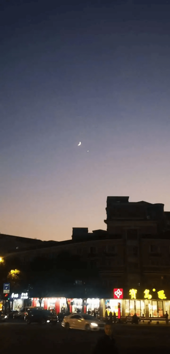 朋友圈被“奇观”刷屏：太美了！很快还有“大片”登场