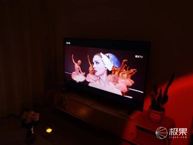 时尚博主的灵感之光！荣耀智慧屏X2：开机秒入画精致度满分