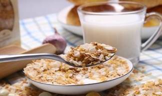 面包|高血压的罪魁祸首不是盐,而是它!很多人弄错了,血压高也难怪