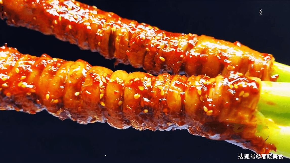 底料,孜然粉,白芝麻,辣椒粉┄【大葱烤肥肠】┄大葱虽然只是调味料