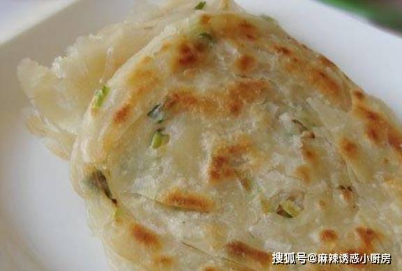 蔥花|早餐別再吃油條了，教你做營(yíng)養(yǎng)又美味的蔥油餅，又香又脆真好吃！