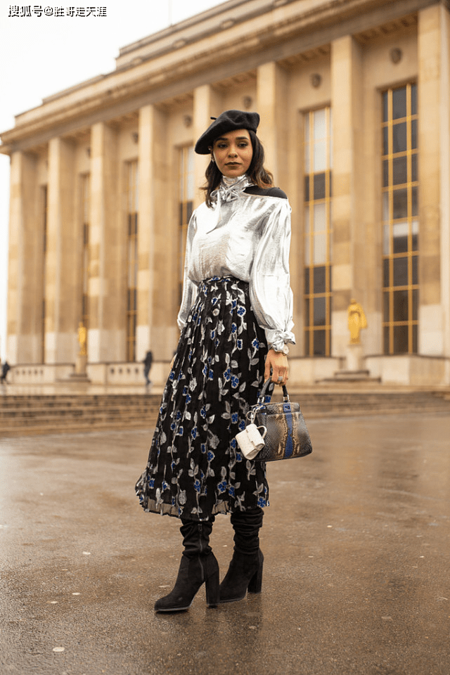 蓝色 三四十岁的女人，秋冬穿碎花单品会更加出彩，时髦减龄又有气质