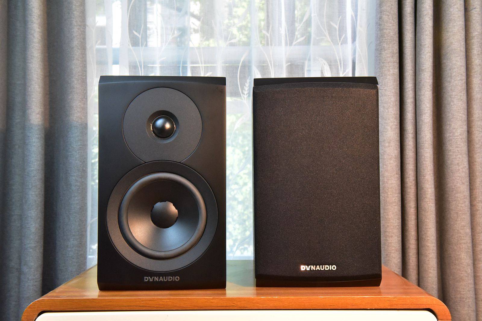 设计细节足以验明正身丹拿新意境emit20无源书架箱体验