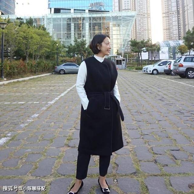 大衣 这才是50岁女人的穿衣日常，保暖不显老，普通人可照搬