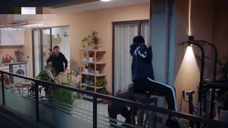 形象|43岁黄晓明超敬业，被新生代女演员抡耳光致耳鸣，挨十几下不红脸！