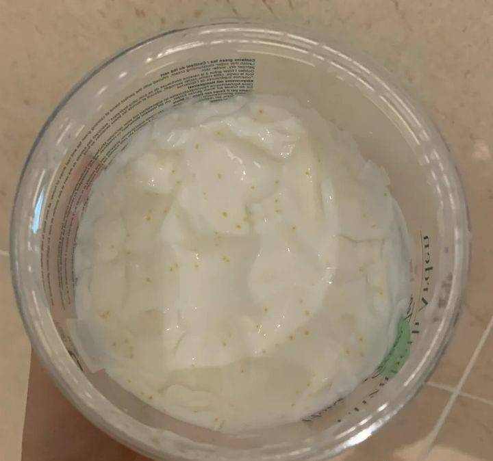 olay9款身体乳孕妈实测：凡士林长毛，olay成分不安全！玉泽味道难闻