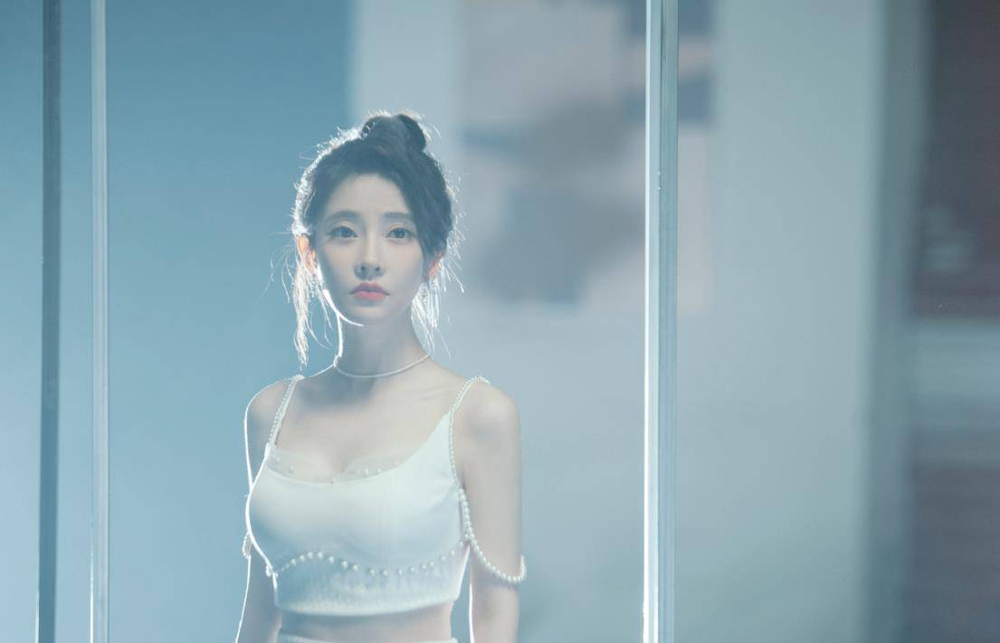 人气|冯提莫的另类打开方式，大胆转型挑战唱跳舞曲，造型飒爽魅力四射