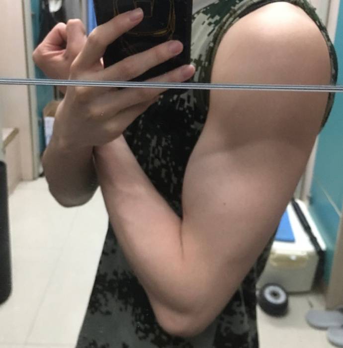22歲的重慶大男孩，看上去很瘦，脫掉衣服有肌肉，帥痞可愛又迷人！ 健身減肥達人 第14张