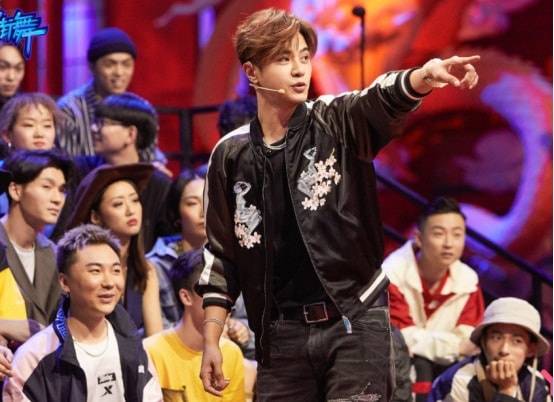 因为|他跳舞总给人一种很快乐向上的力量，很有实力，也很棒