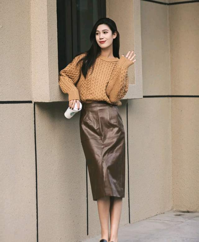 服装 不想成为别人眼中的“大妈”，穿对了很关键，可以试试裙装穿搭