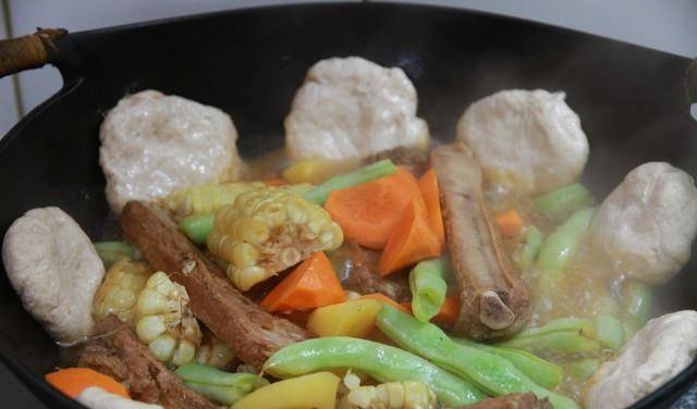 网友|天气太热,就做了一个菜,有荤有素一锅出,网友:这妈妈会偷懒