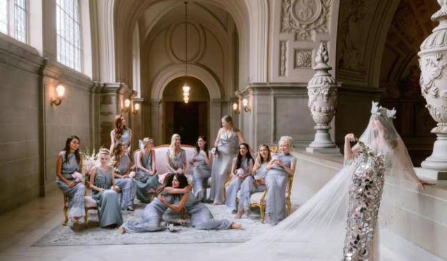 高定 顶级名媛出嫁展现豪门底蕴！高定婚纱不镶钻缝玻璃，连狗都穿仙裙