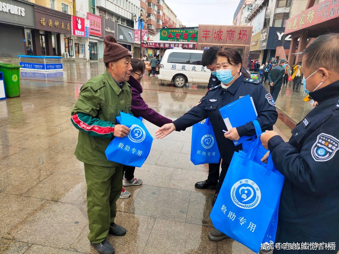 寒潮来袭 救助暖寒冬 人员