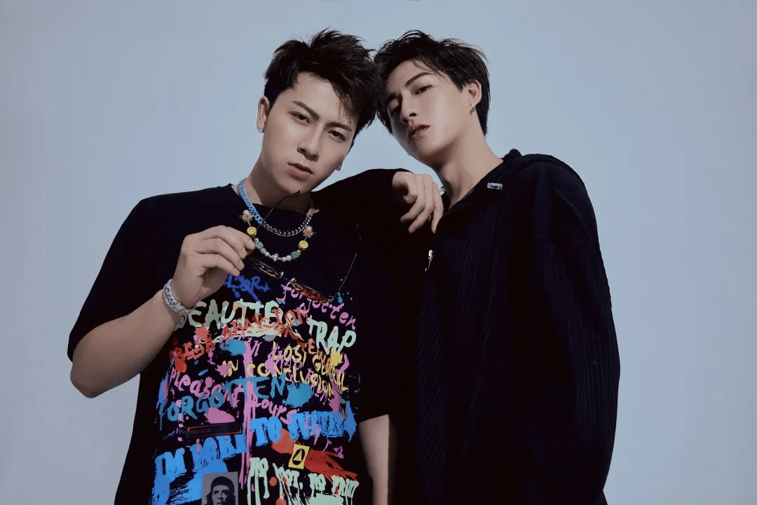 ravelandappmystland说的直接点jnkjay阿杰的生日你来不来