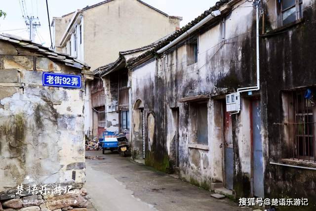 浙江宁海有一个古村，为抗倭寇建成迷宫式庭院，周边风景美不胜收