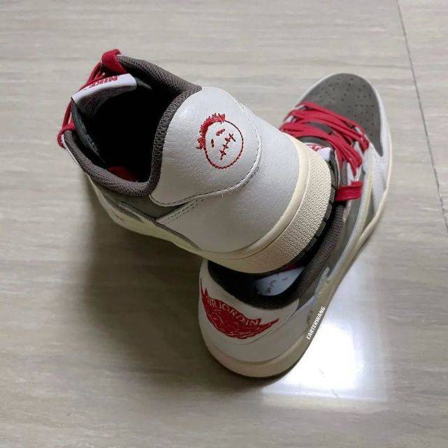 Low 取消发售了吗？Travis Scott x AJ1"新倒勾"联名实物又被泄露！
