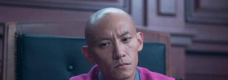 讲述了负责此案的检察官梁文超和他的妻子国际刑警阿爆在调查