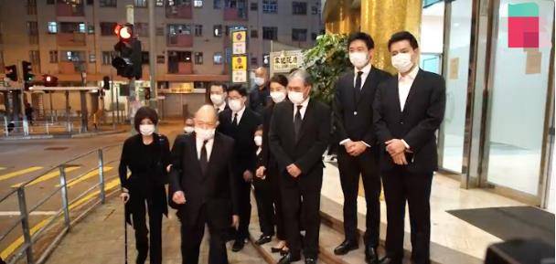 灵堂|霍启刚独自出席阔太葬礼，现场名人云集，不输自家奶奶的规模