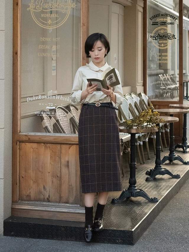 细节 冬天穿什么才温柔？可以试试毛呢格纹半身裙穿搭，包你美到犯规