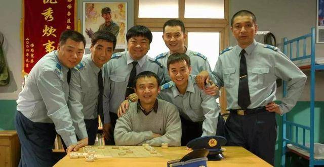 炊事班的故事|不对劲！10年前红极一时的“情景喜剧”，如今为何消失得无影无踪