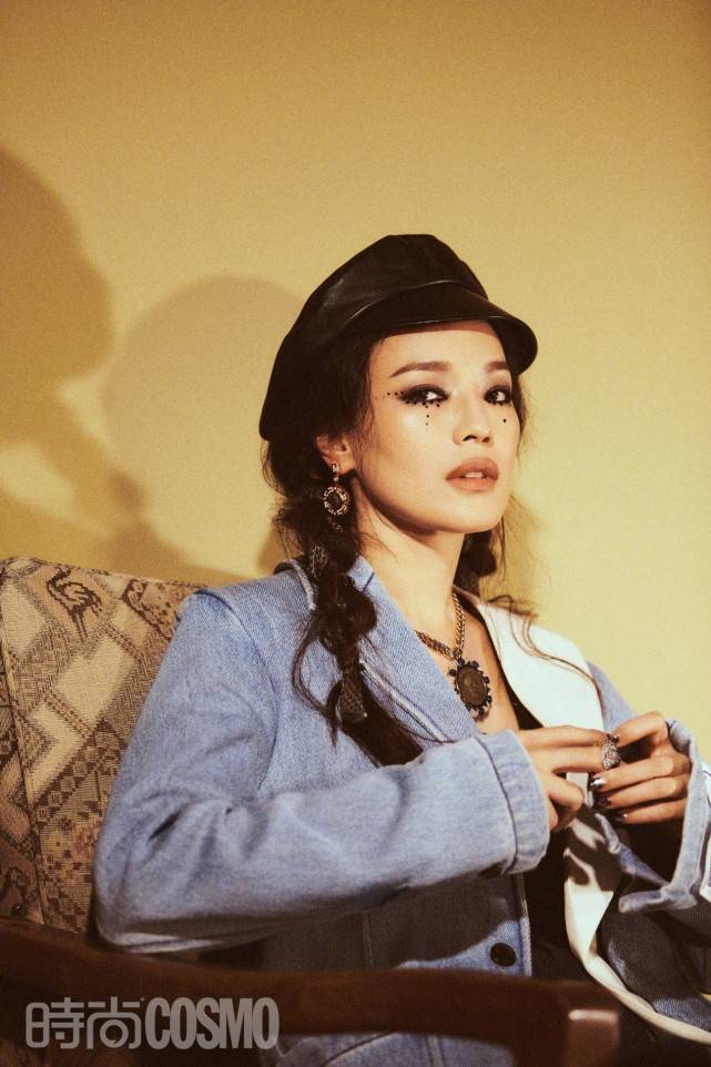 颜色 舒淇的硬照不会出错！时隔两年再穿Dior拍闭年刊，气场全开变女王