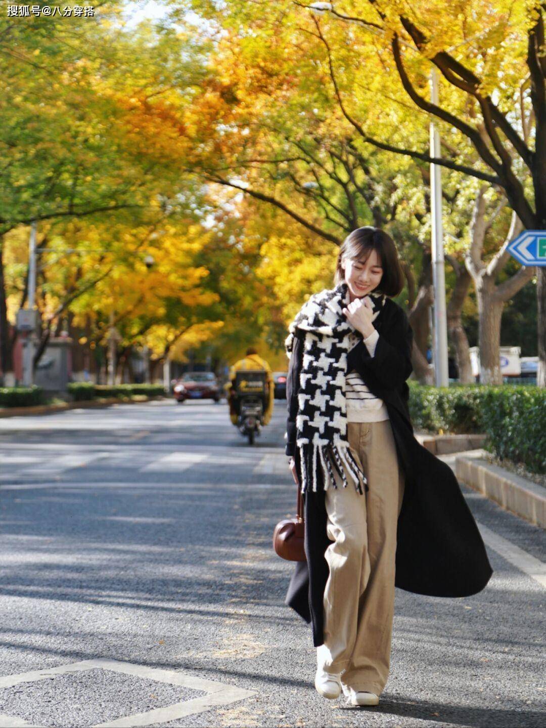 看点 冬天穿大衣，多选这几种颜色，温柔显白又百搭，不管怎么搭都洋气