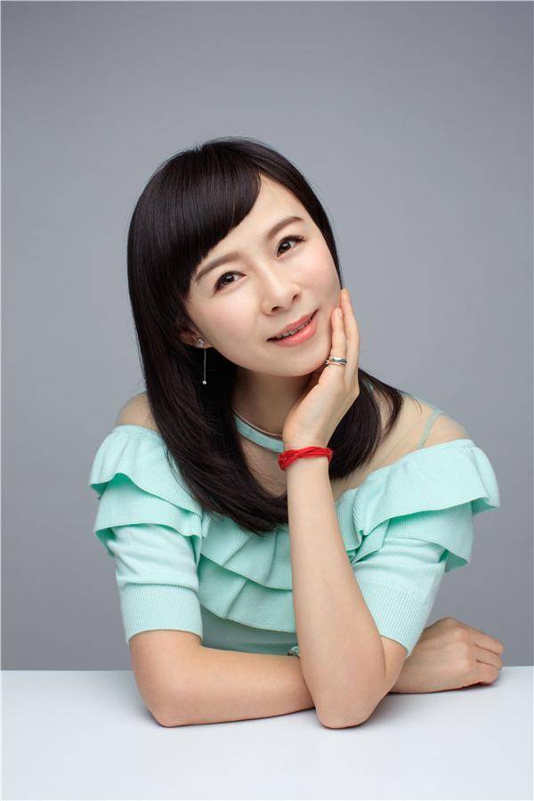 42岁生子的周瑾还能取代一姐陈蓉回到东方卫视舞台中央吗