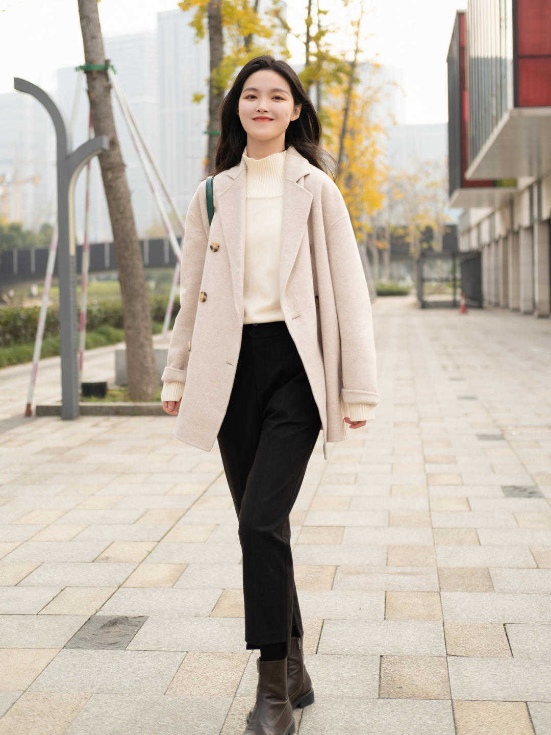 毛衣 白色毛衣到底有多好穿？和这“三”类外套搭配，效果超级棒