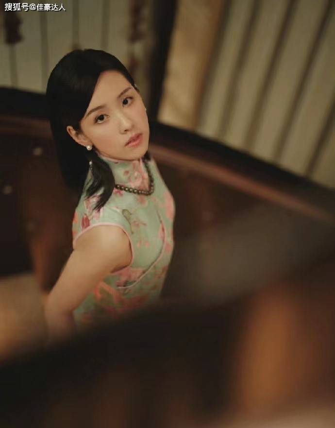 时装 陈都灵的清纯气质，在穿上旗袍后，真正体现出了什么是气质型美人