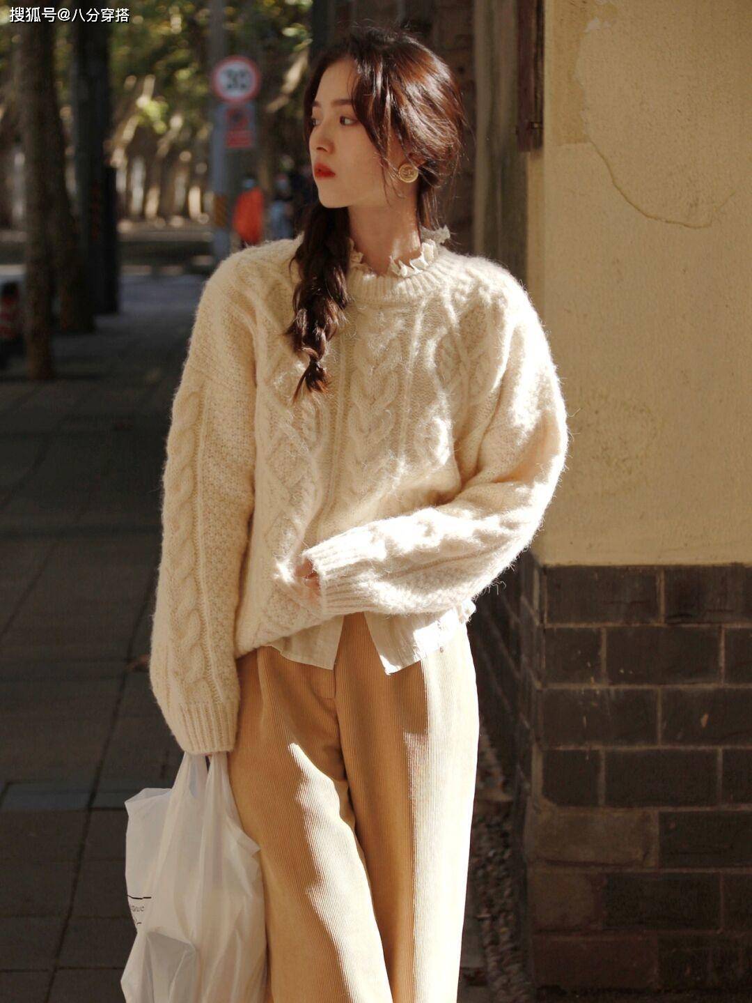 毛衣 冬季就适合穿“法式风毛衣”，这些单品百搭又显气质，美得高级
