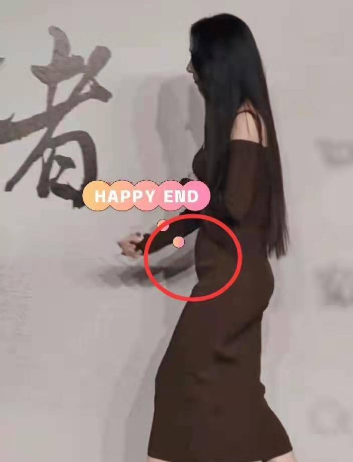 小腹|向佐郭碧婷带女儿与好友聚会，郭碧婷小腹隆起疑似有二胎