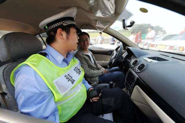 农民大哥花5000考驾照 刚练科目二就被劝退 真不适合开车 教练