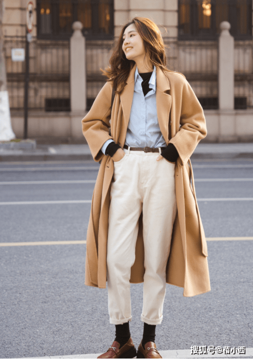 黑色 打底裤早烂大街了，“奶白裤”才是当季王者！搭配大衣、西装好美