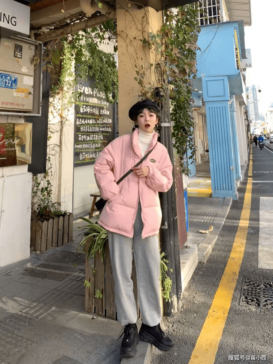 颜色 冬天穿羽绒服不知道选什么颜色？这4种值得一试，一种比一种好看