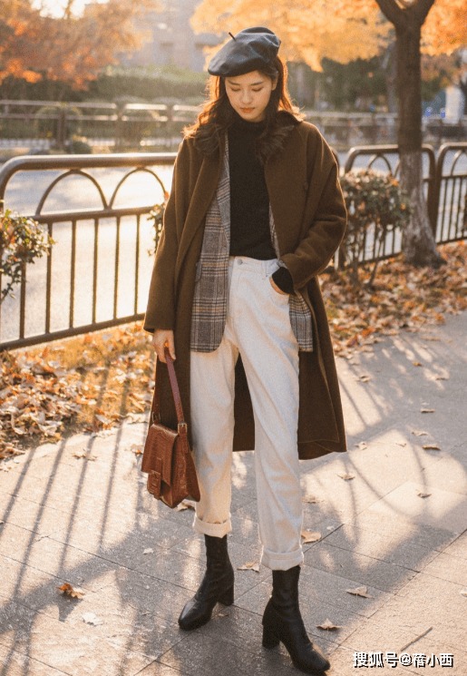 黑色 打底裤早烂大街了，“奶白裤”才是当季王者！搭配大衣、西装好美