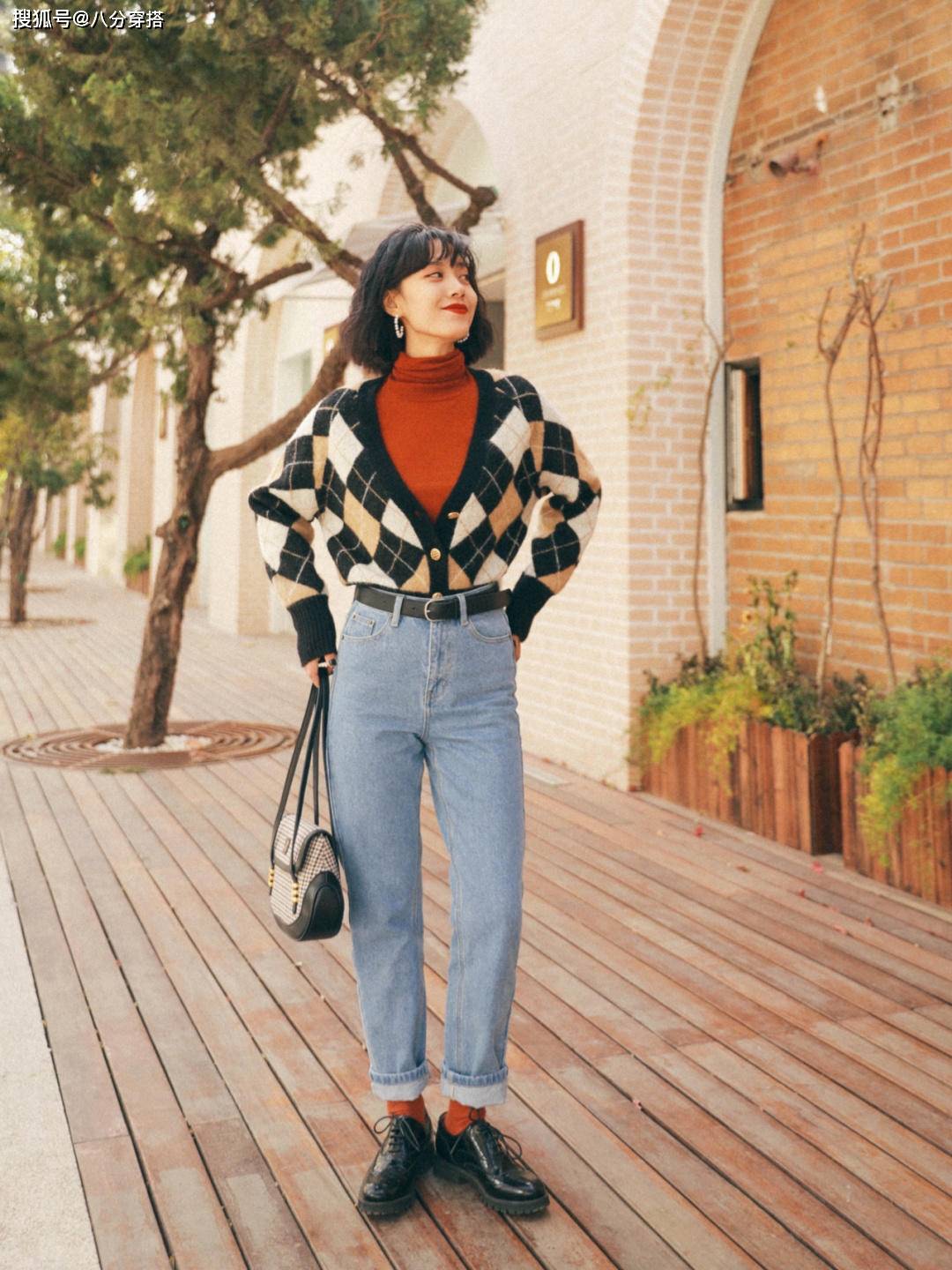 毛衣 冬季就适合穿“法式风毛衣”，这些单品百搭又显气质，美得高级