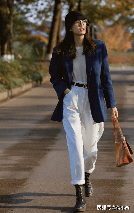 黑色 打底裤早烂大街了，“奶白裤”才是当季王者！搭配大衣、西装好美