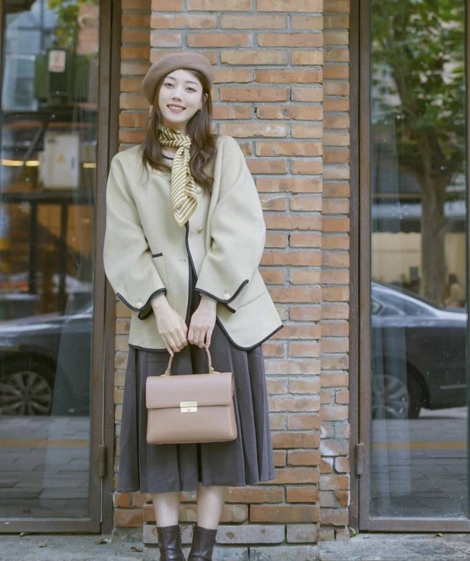 设计 秋冬，高级感穿搭指南，针织衫搭配半身裙，温柔知性更具女人味