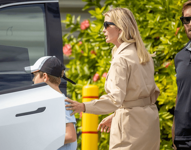 伊万 伊万卡带8岁儿子出街！穿500块平价衬衫裙亮相太节省，素颜也好看