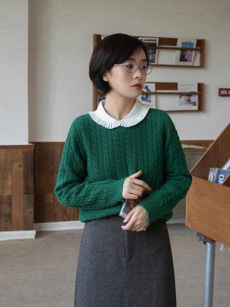 下半身 这个冬天一定要拥有一件羊毛衫,搭配棕色西装裤,简直不要太美