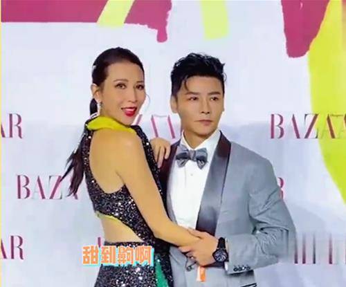张晋 张晋夫妇亮相好甜，蔡少芬360度旋转拍照秀美裙，个子比张晋还高