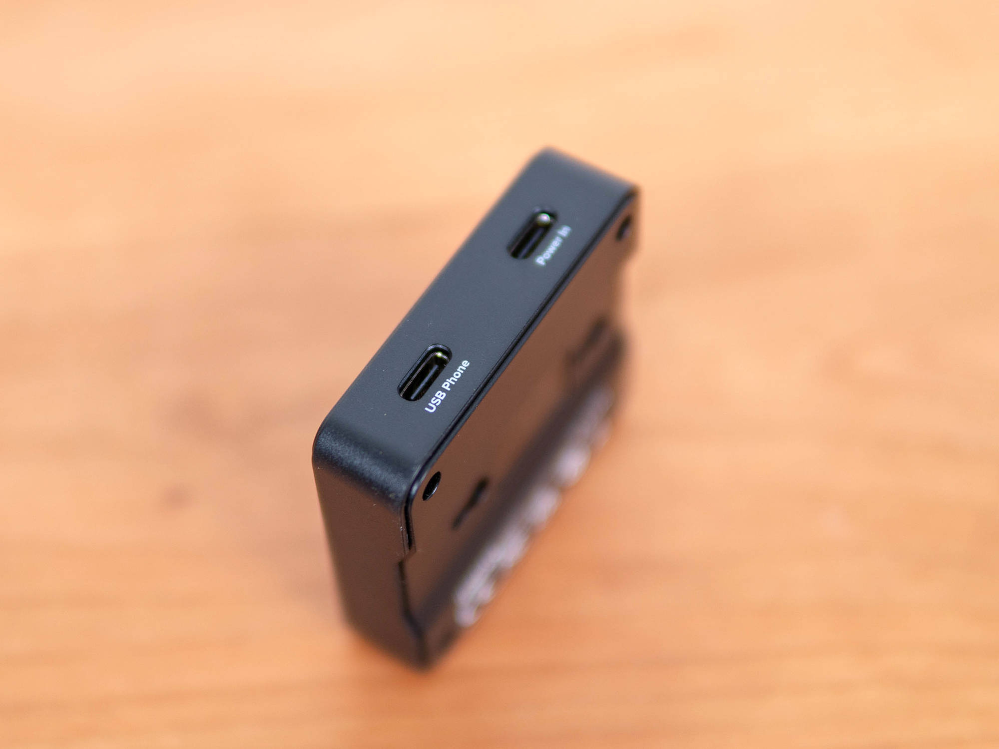 只要一个小配件，省下几千块，闲置手机变索尼微单监视器