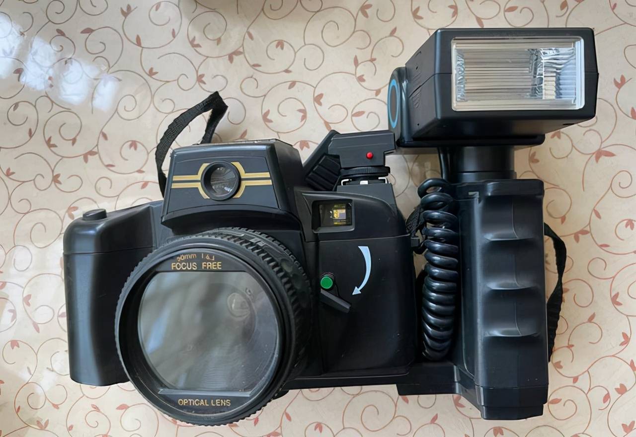 二手相机店见闻：日本好相机与骗子相机，有人套现有人甩卖摄像机