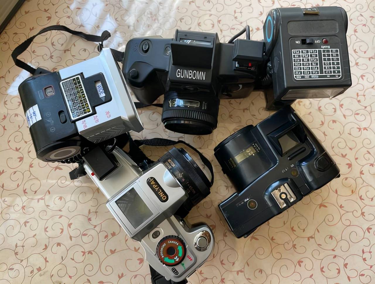 二手相机店见闻：日本好相机与骗子相机，有人套现有人甩卖摄像机