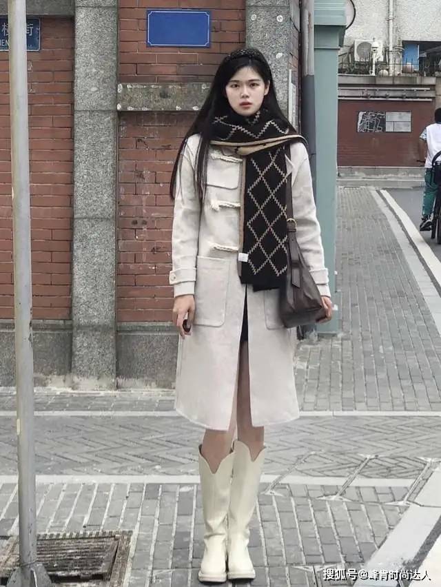 皮鞋 今年穿风衣，别再配马丁靴了！建议试试这3双鞋，显高时髦还高级