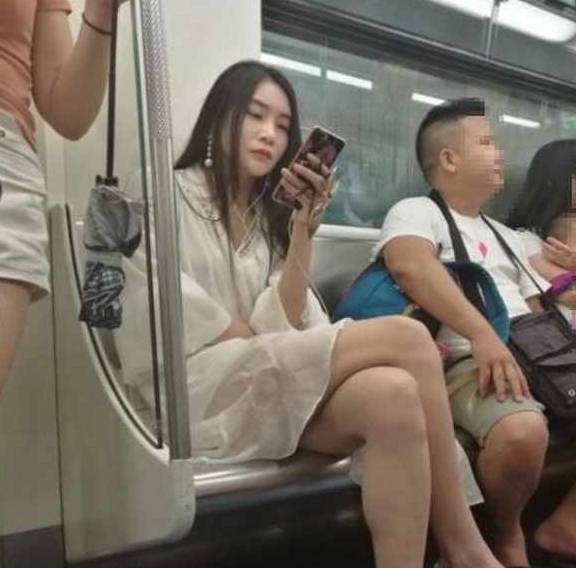 长发“长发公主”火了，只因一双大象腿？网友：微胖界的女王